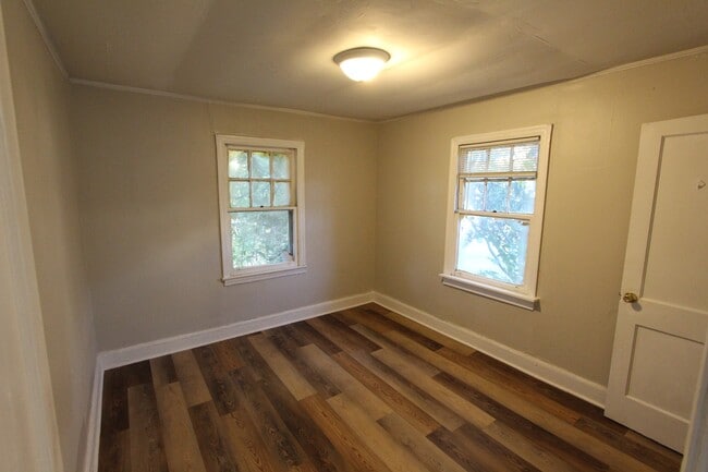 Building Photo - 234 1/2 Saluda St