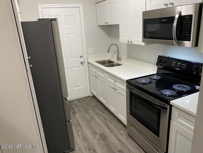 Foto del edificio - 2216 Spring Park Rd