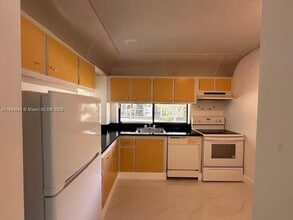 Building Photo - 17021 N Bay Rd