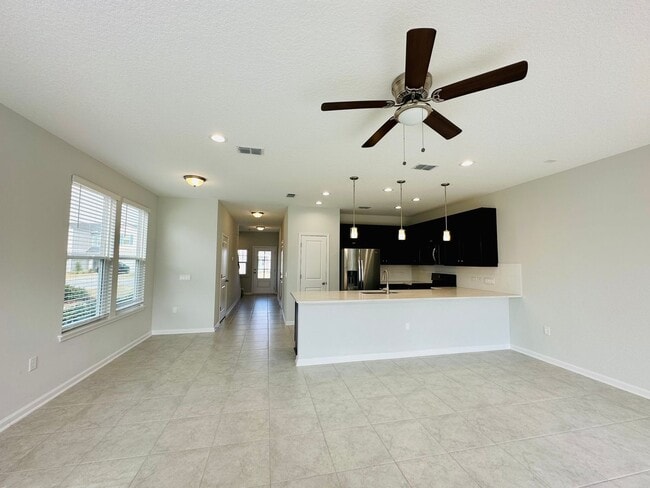 Building Photo - Spacious End Unit with Garage & Loft. Community features High End Amenities!