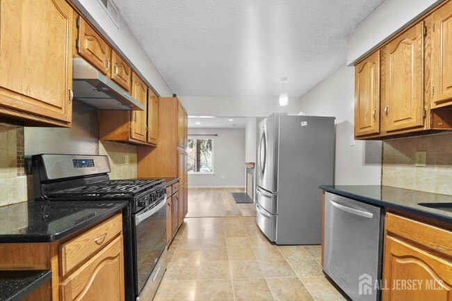 Building Photo - 151 Tennyson Dr