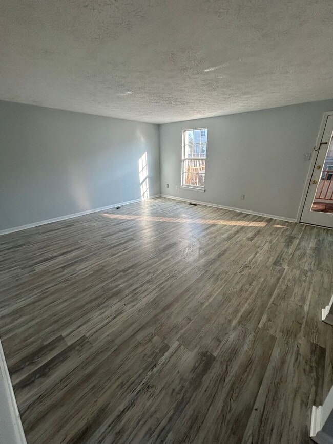 Building Photo - 3 Bedroom 1 1/2 bath townhome in Newark/Bear area