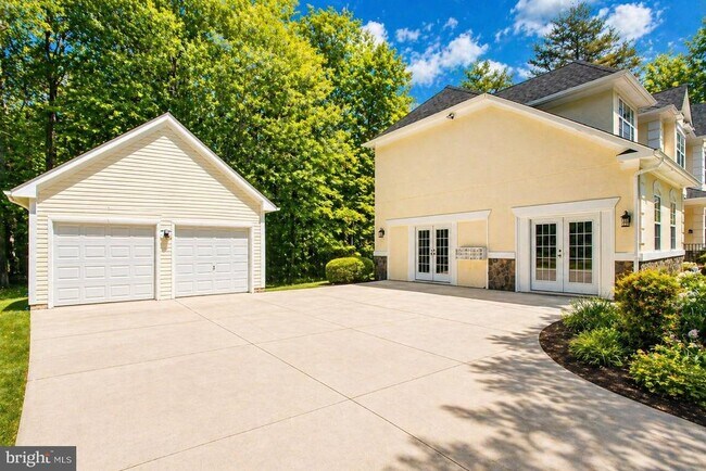 Foto del edificio - 7196 Dark Forest Dr