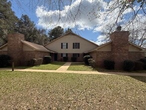Building Photo - 2425 Norton Ln