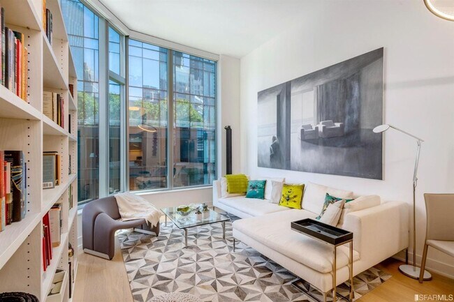 Foto del edificio - Fantastic Penthouse w/ Balcony and one car valet - 1BR/1 Office/1.5BA - Lumina / SOMA