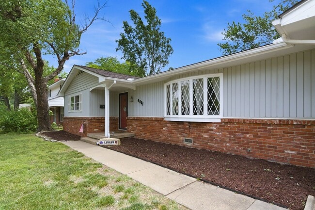 Foto del edificio - 6521 E Farmview St