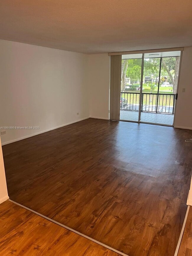 Building Photo - 3660 Inverrary Dr