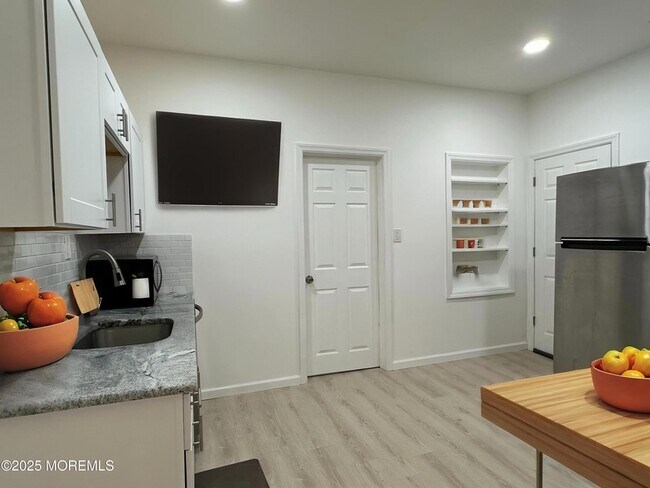 Foto del edificio - 678 Buttonwood Ave