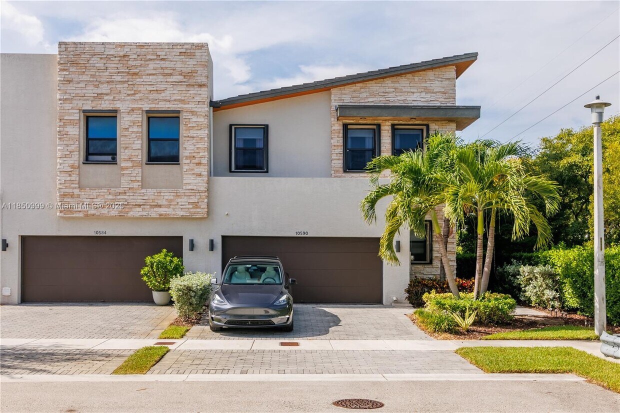 Foto principal - 10590 NW 78th Terrace
