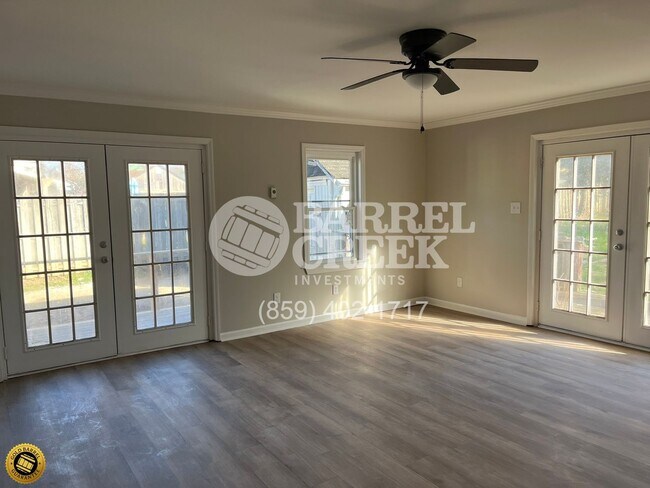Foto del edificio - 4-Bed 1.5-Bath House + Garage & Fenced Yard