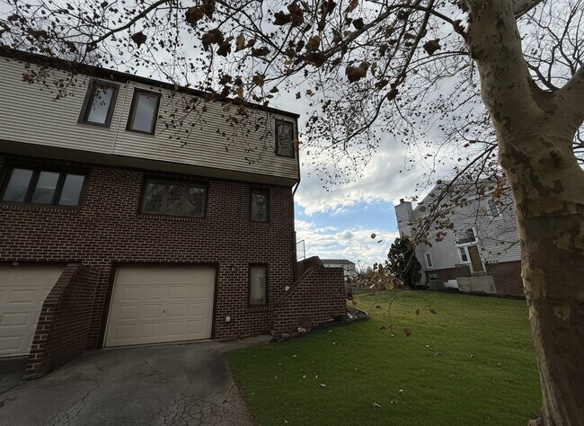 Foto del edificio - 110 Hamlet Dr