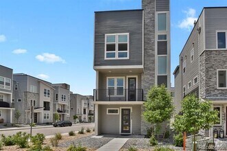 Building Photo - 20999 E Quincy Dr