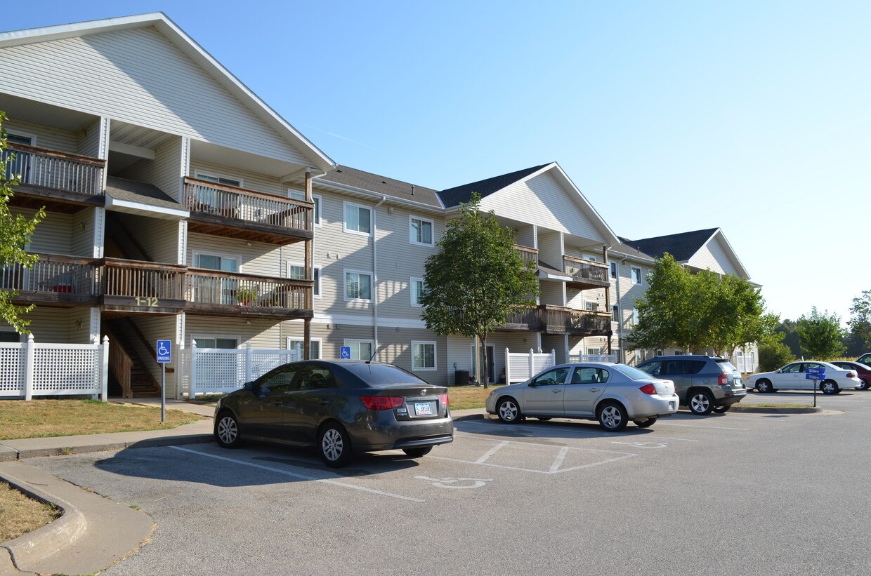 PARK RUN APARTMENTS Apartments in Le Claire, IA