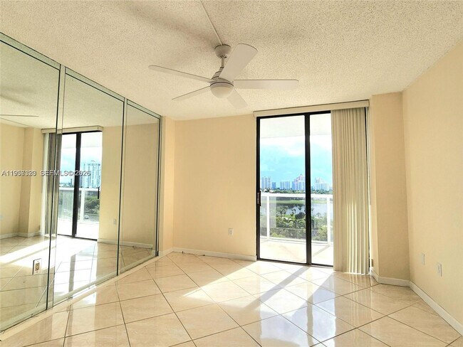 Building Photo - 3701 N Country Club Dr