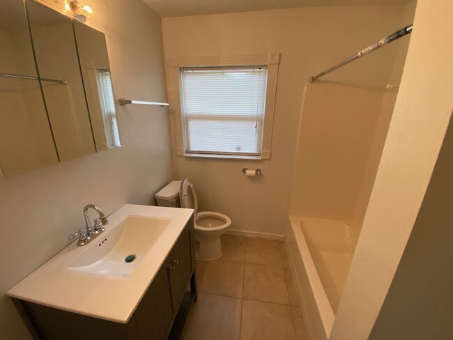 Foto del edificio - 112 Belmont Dr