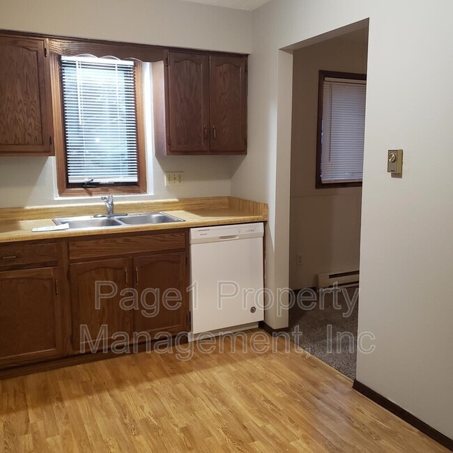 Building Photo - 6042 Boxwood Dr
