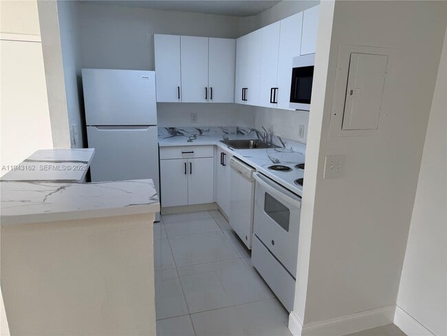 Foto del edificio - 10773 Cleary Blvd