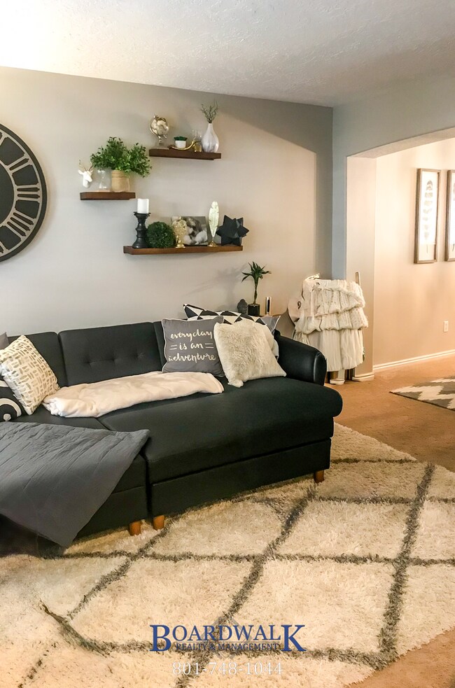 Building Photo - Stylish Draper Townhome with Private Patio