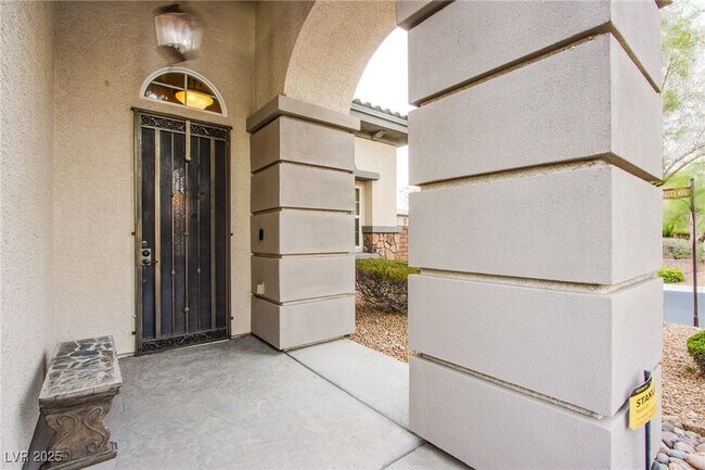 Foto del edificio - 10008 Peak Lookout St