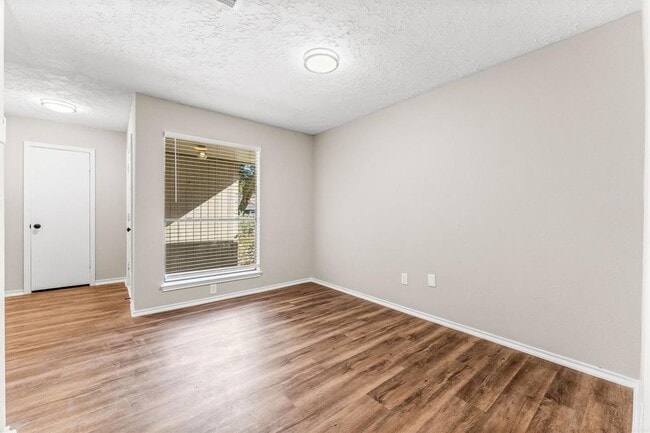 Foto del edificio - 3318 Hartfield Ln