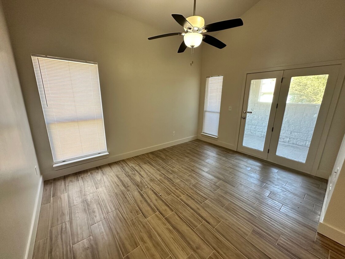 Primary Photo - Move -in Special: Cute 2 bed 1 bath Condo ...