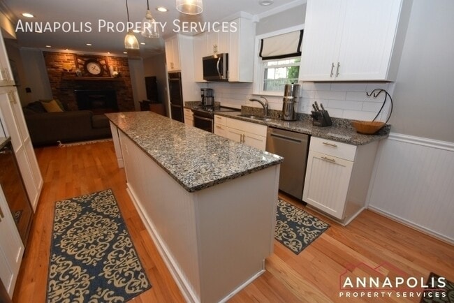 Building Photo - 552 Benforest Dr