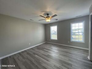 Building Photo - 320 S Pointe Dr