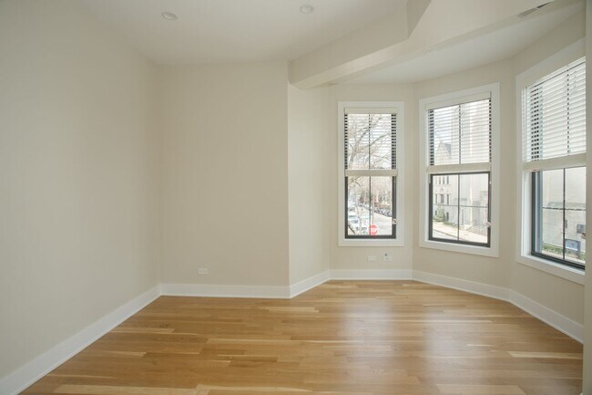 Foto del edificio - 2258 N Southport Ave