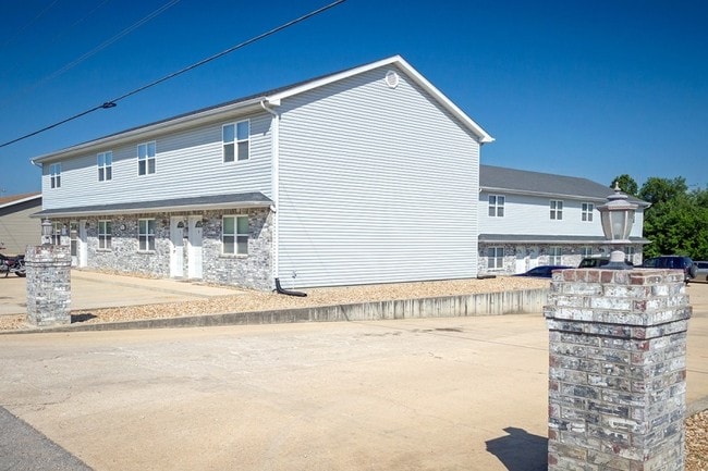 Building Photo - Blue Heron Townhomes