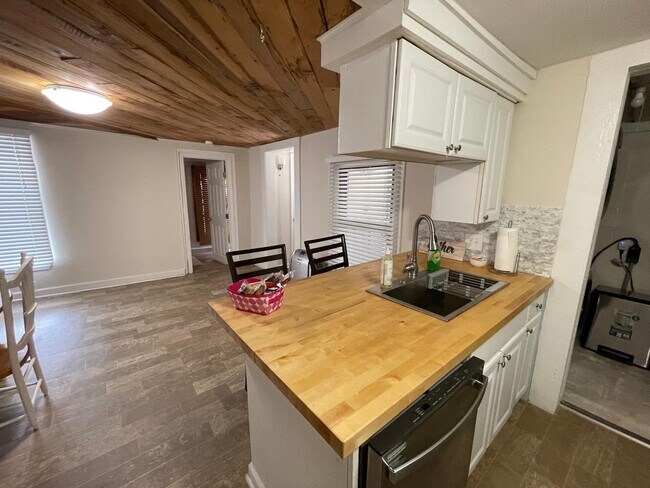 Foto del edificio - 3041 Carpenter Upchurch Rd