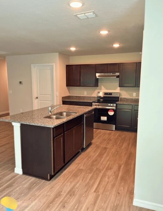 Foto del edificio - 4243 Spring Park Rd