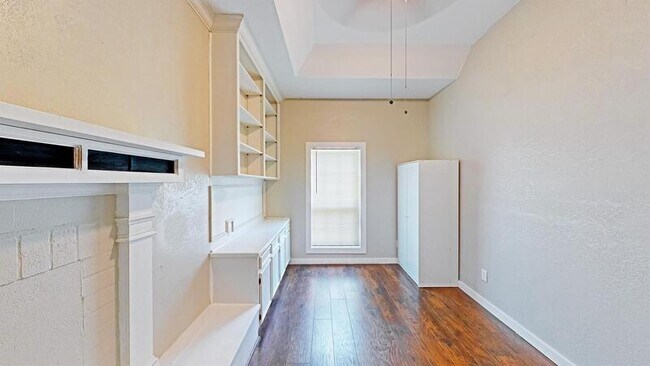 Building Photo - 637 S Fielder Rd