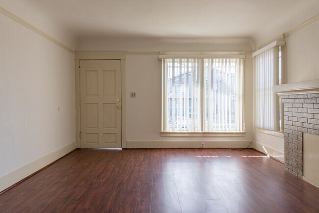 Foto del edificio - 2 Bedroom, 1 Bath House with huge yard