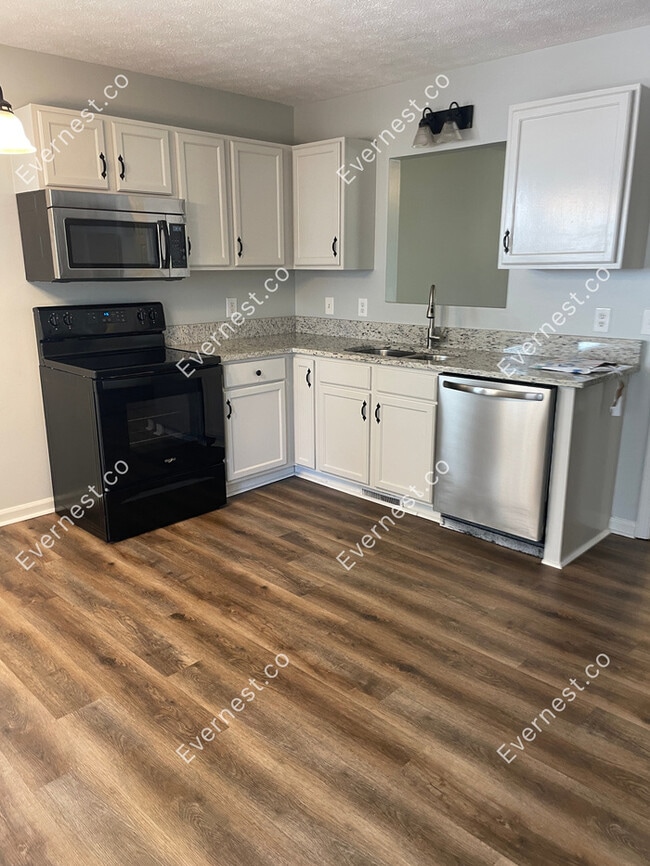 Building Photo - 1008 Heydel Cir