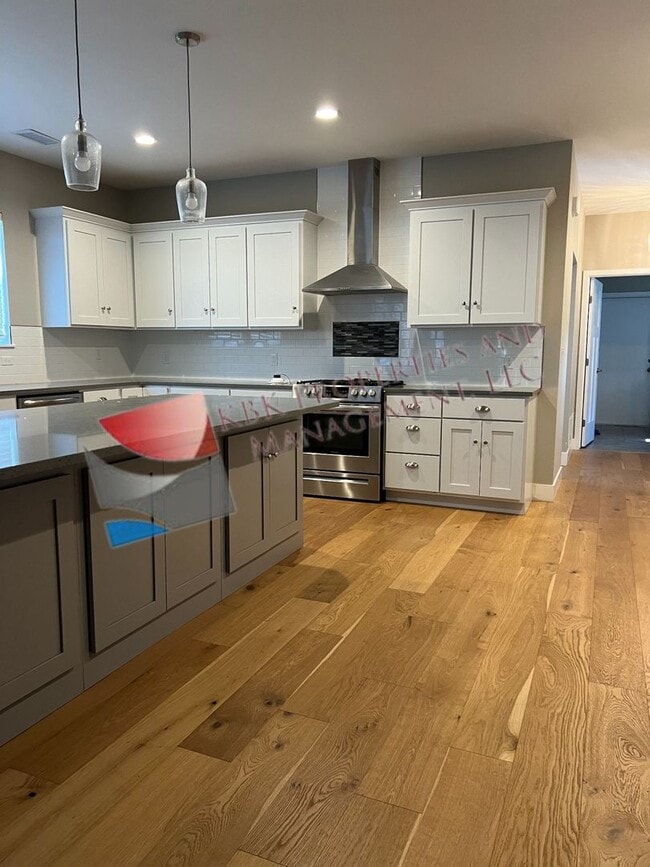 Building Photo - 637 Country Club Cir