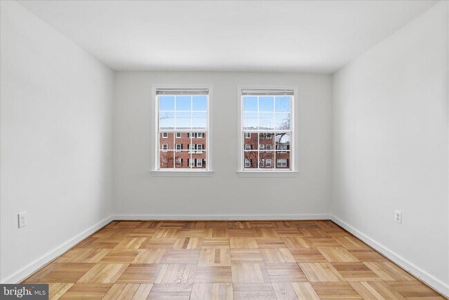 Foto del edificio - 6622 10th St