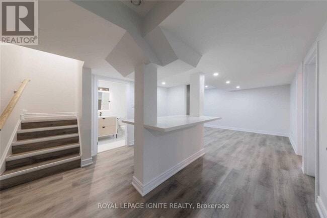 Building Photo - 234 Crombie St