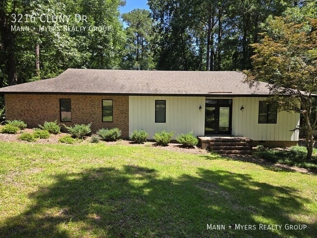 Building Photo - 3216 Cluny Dr