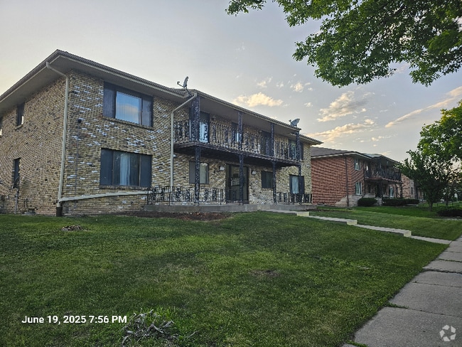 Building Photo - 4231 N 104th St