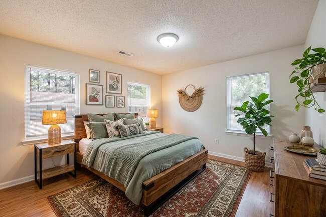 Building Photo - Riverbend Apartments
