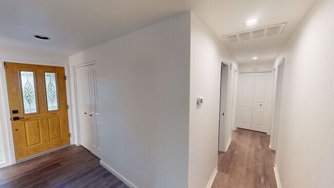 Foto del edificio - Lake Oswego Gem!!!  Single Level Ranch - Newly Updated