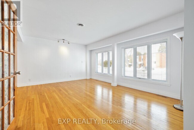 Building Photo - 888 Charleswood Ave