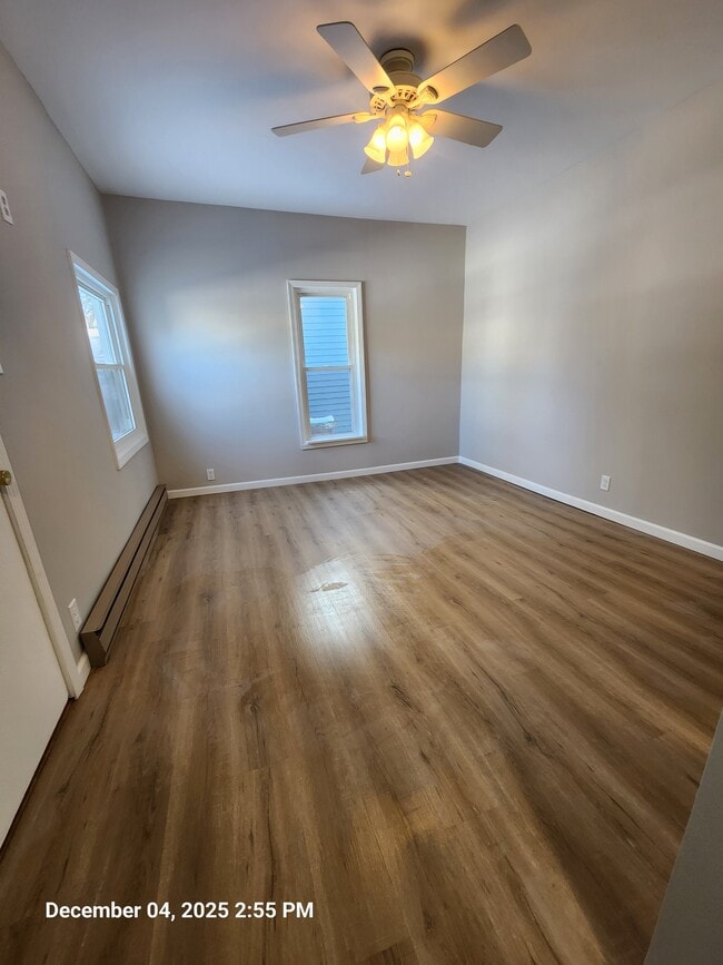 Foto del edificio - 418 Girard Ave