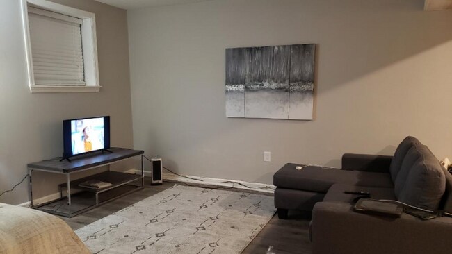 Foto del edificio - 828 Chestnut Wood Ln