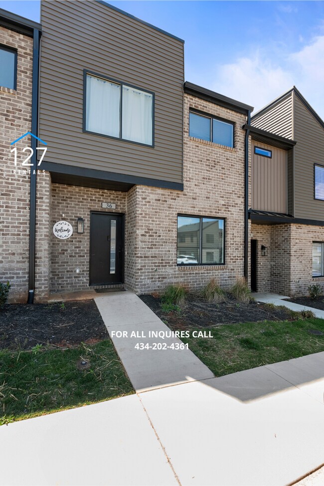 Foto del edificio - 3BR/2.5BA Townhome in Rustburg – Modern Am...