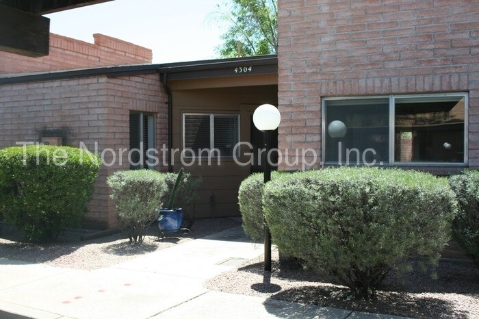 Primary Photo - COLUMBUS/FT. LOWELL - 4304 E. Presidio Rd.