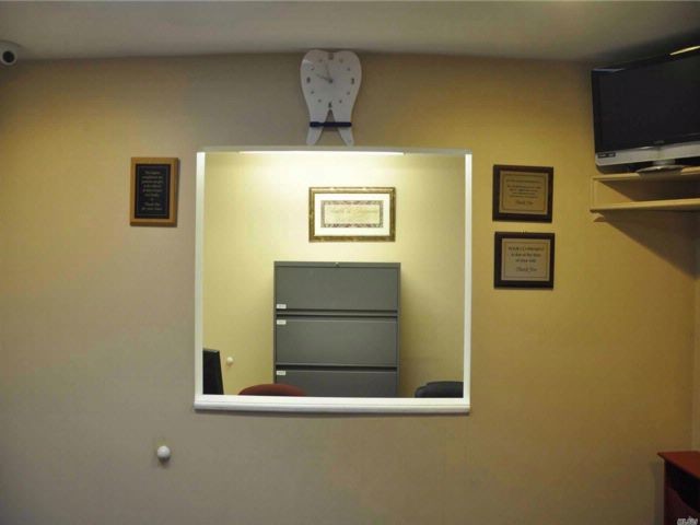 Foto del edificio - 1309 Dutch Broadway