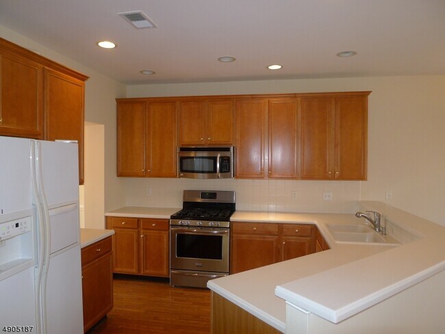Building Photo - 19 Princeton Ct