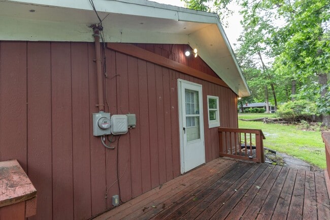 Building Photo - 1 Bed, 1 Bath Bungalow in Harpers Ferry