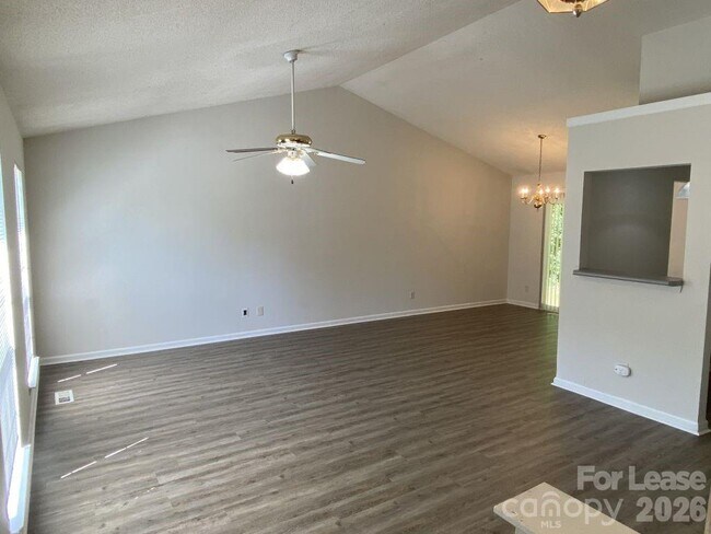 Foto del edificio - 3122 Periwinkle Ct